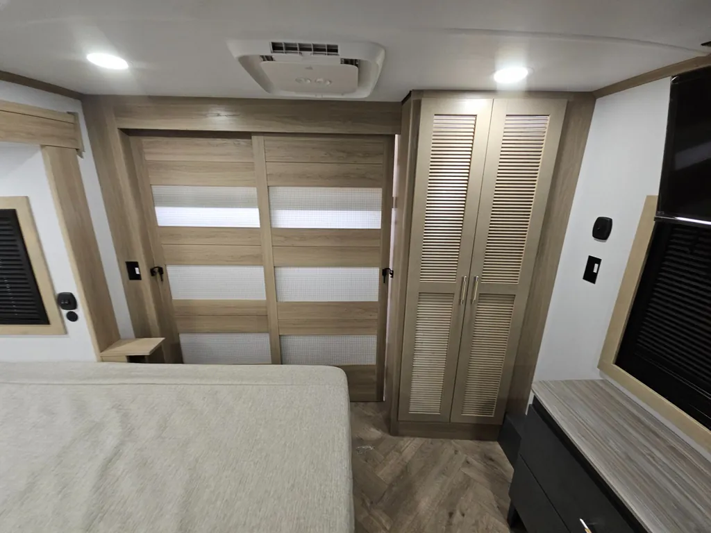 2026 Keystone Raptor 433, Photos photo 33