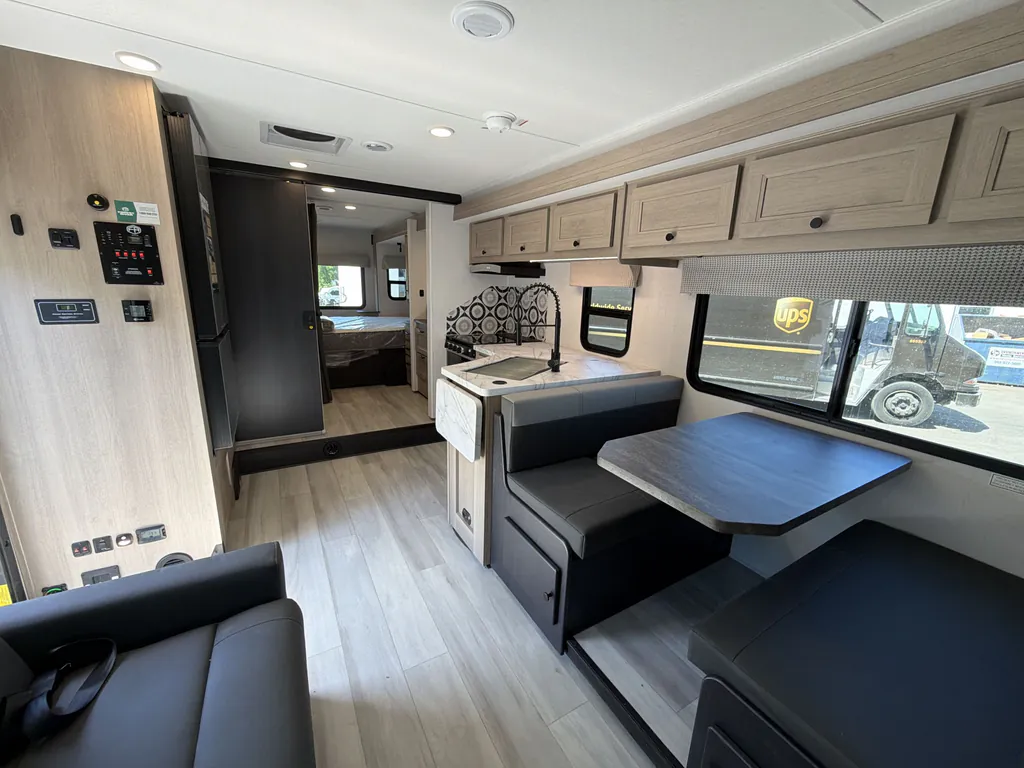 2027 Forest River Sunseeker 3050S, Photos photo 3