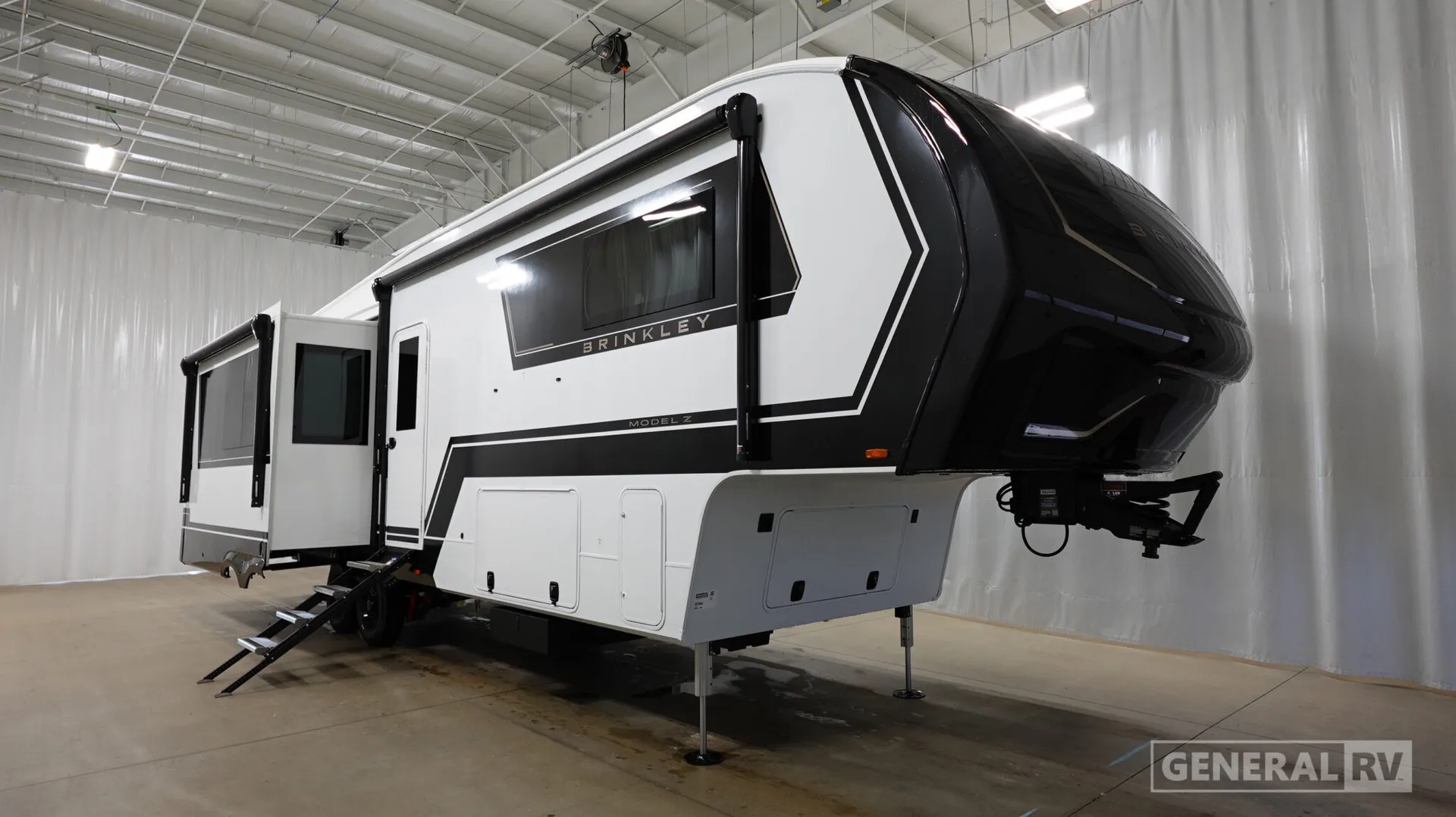 2027 Brinkley Model Z 3200 - Photo 2