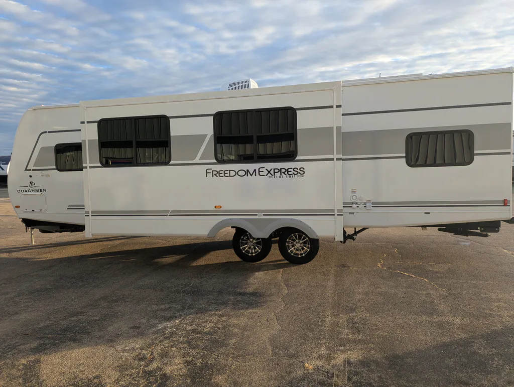 2026 Coachmen Freedom Express Select 30SE, Photos photo 5