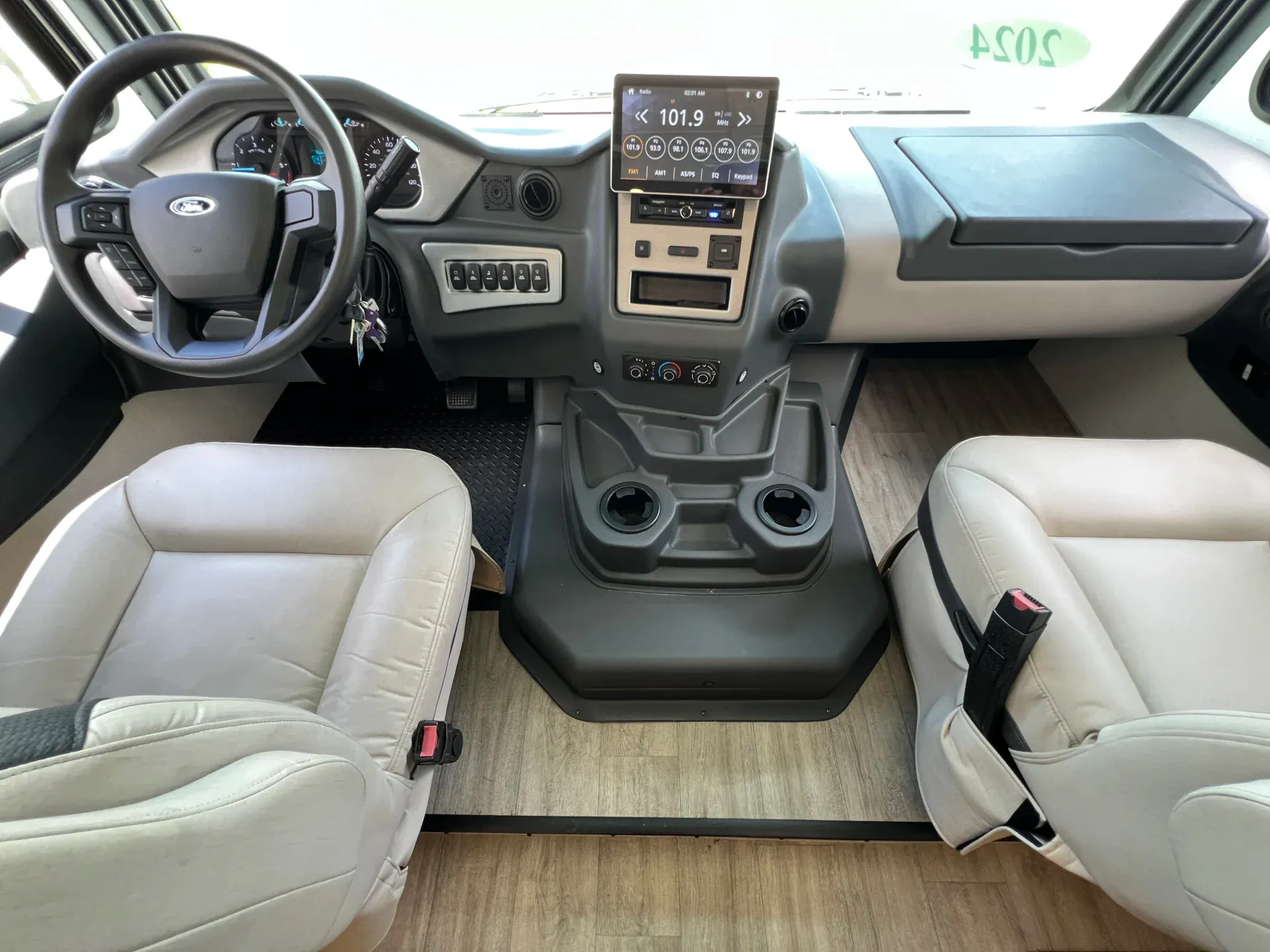 2024 Coachmen Pursuit 31ES - Photo 3
