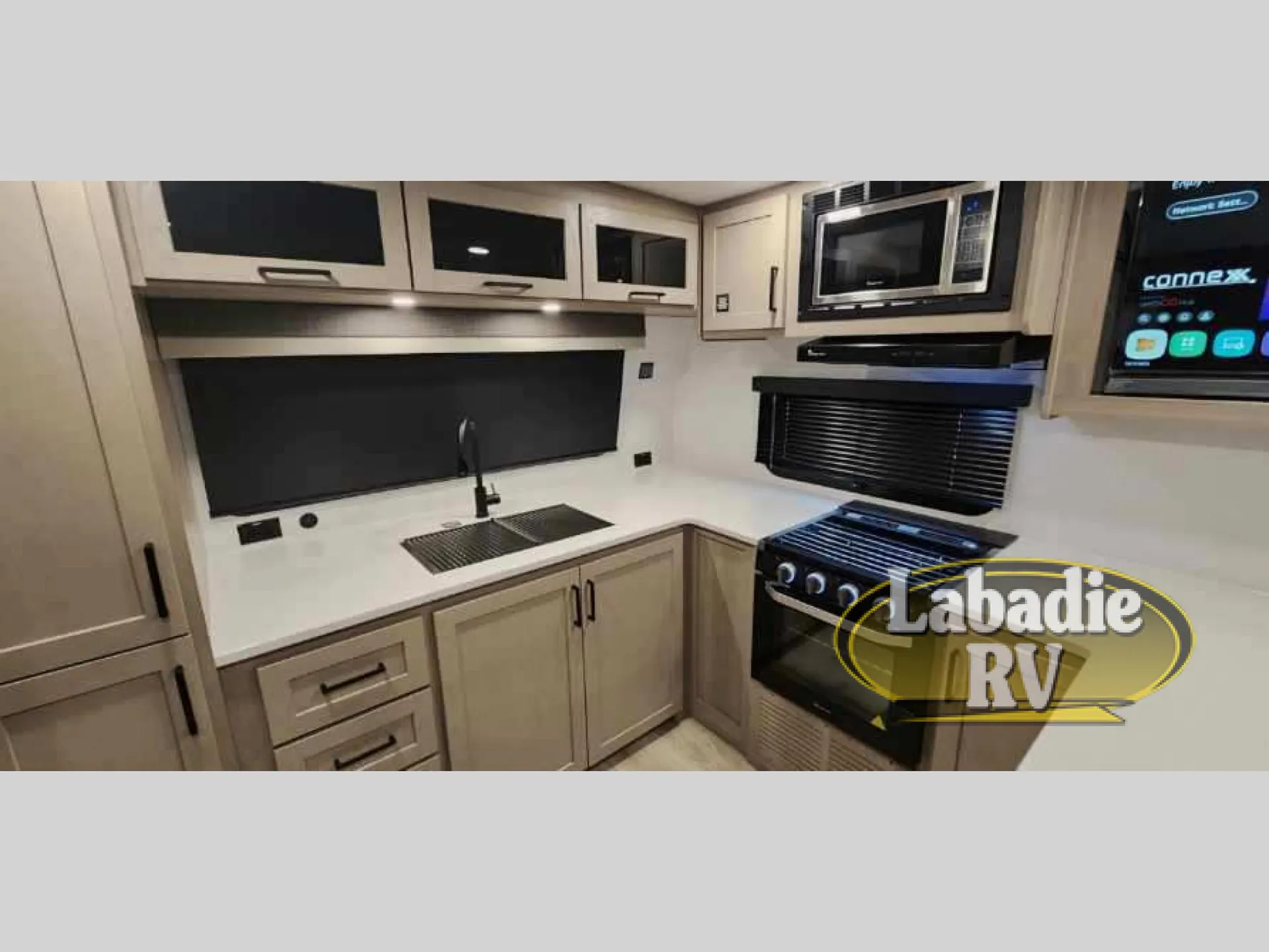 2027 Forest River Rockwood Mini Lite 2523MBR — Photo 7