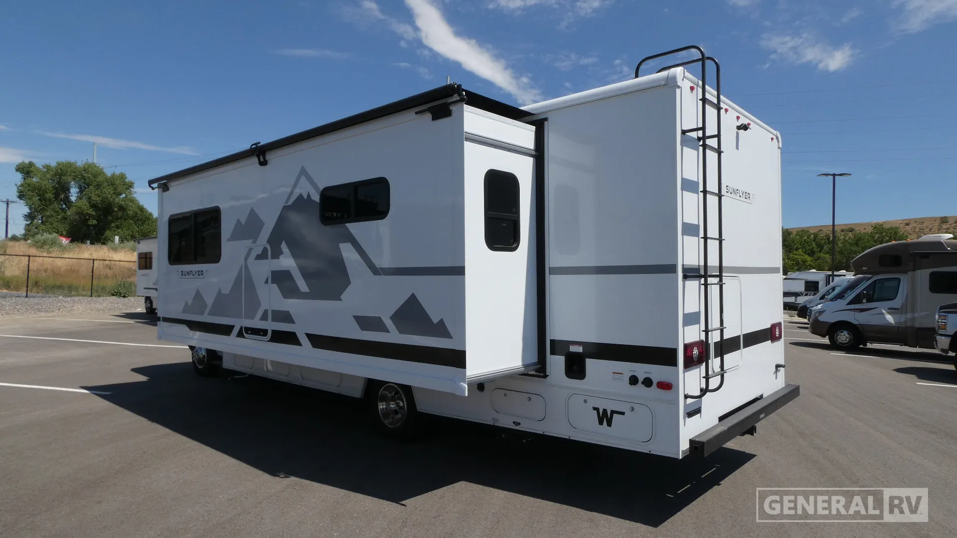 2027 Winnebago Sunflyer 28MB - Photo 4