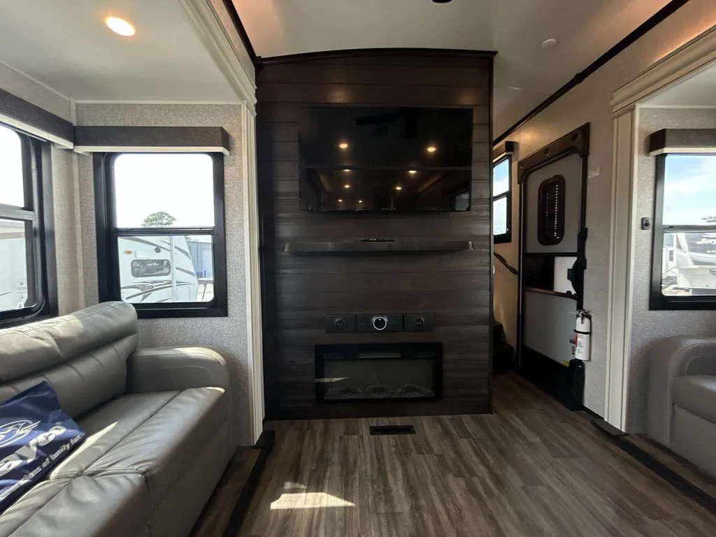 2023 Jayco North Point 380RKGS, Photos photo 14