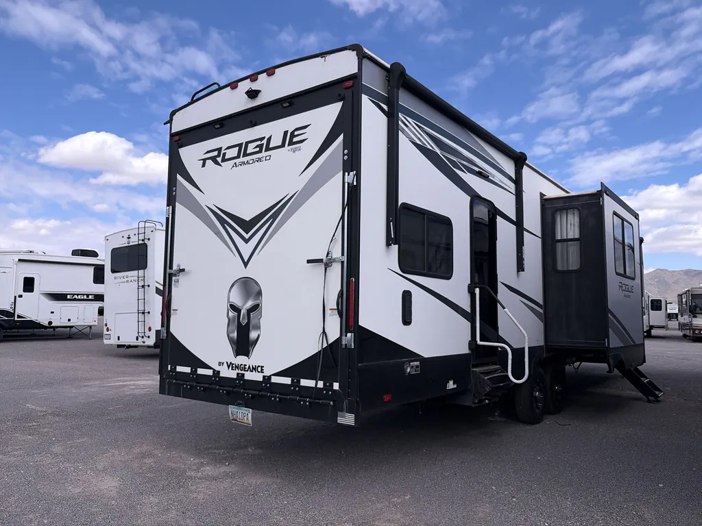 2021 Forest River Vengeance Rogue Armored 351G2, Photos photo 7