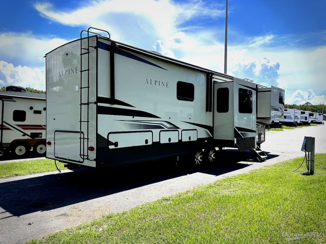 2022 Keystone Alpine 3790FK - Photo 3
