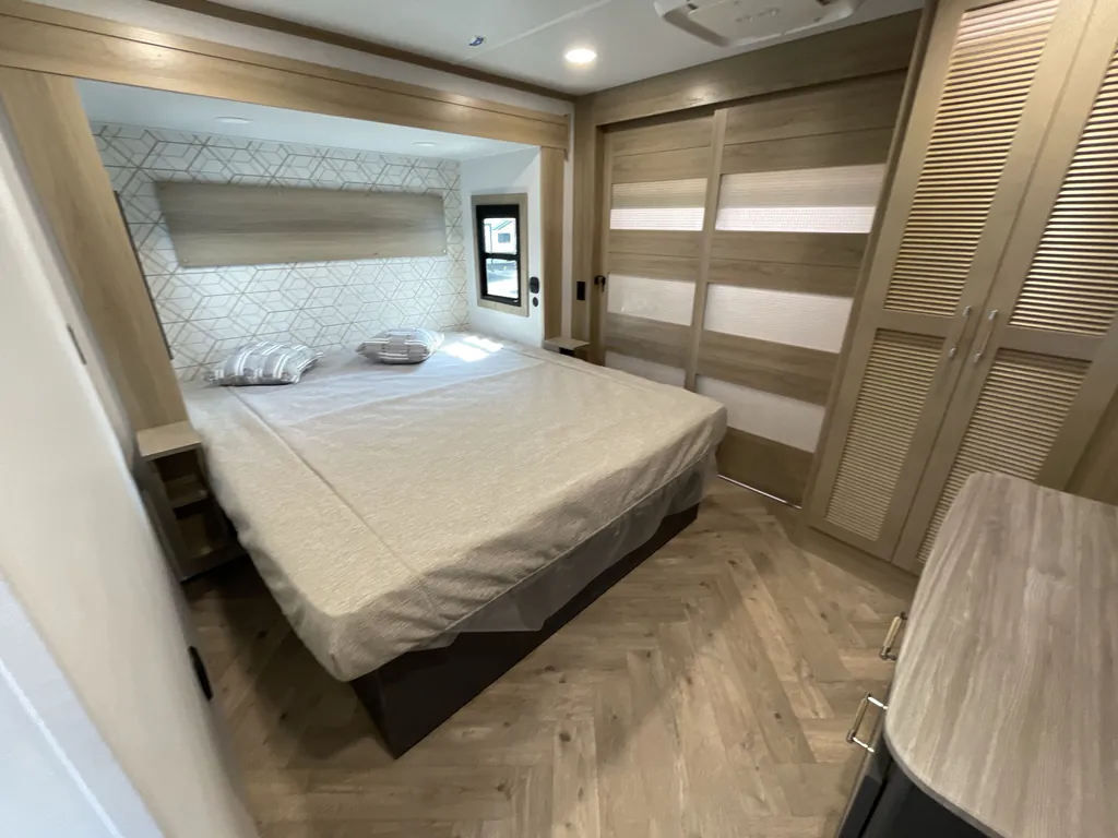 2026 Keystone Raptor 433, Photos photo 17