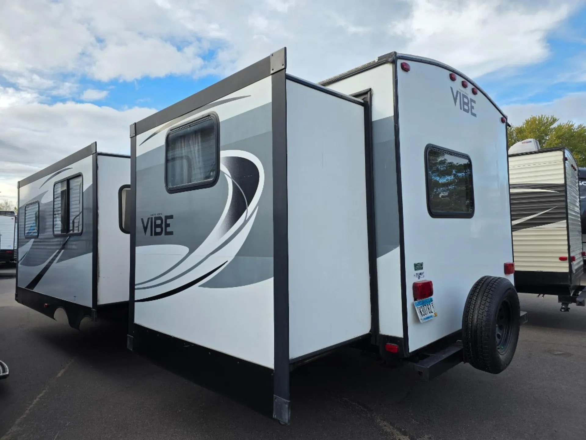 2018 Forest River Vibe 308BHS — Photo 5