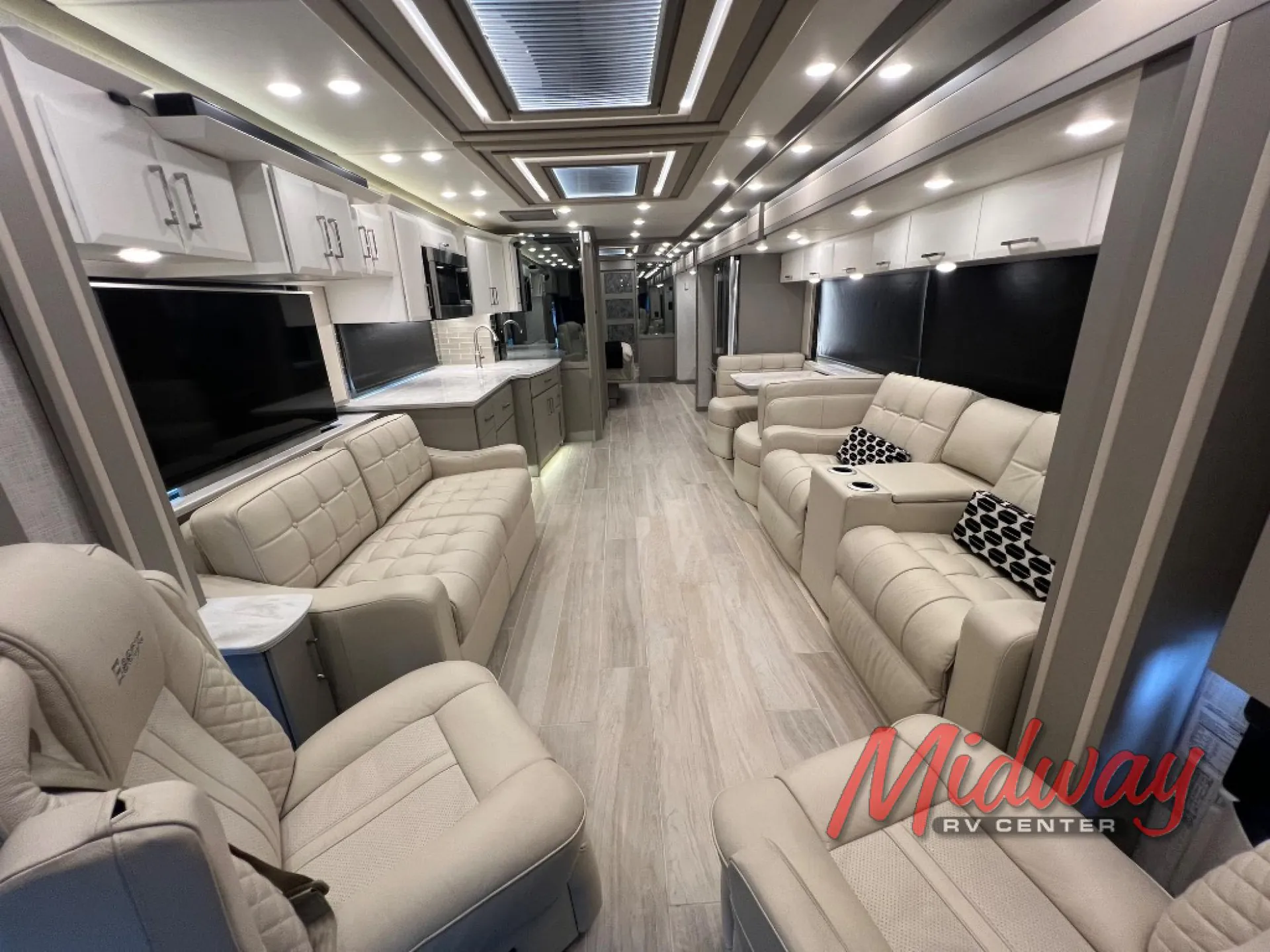 2025 Newmar Essex 4551 - Photo 4