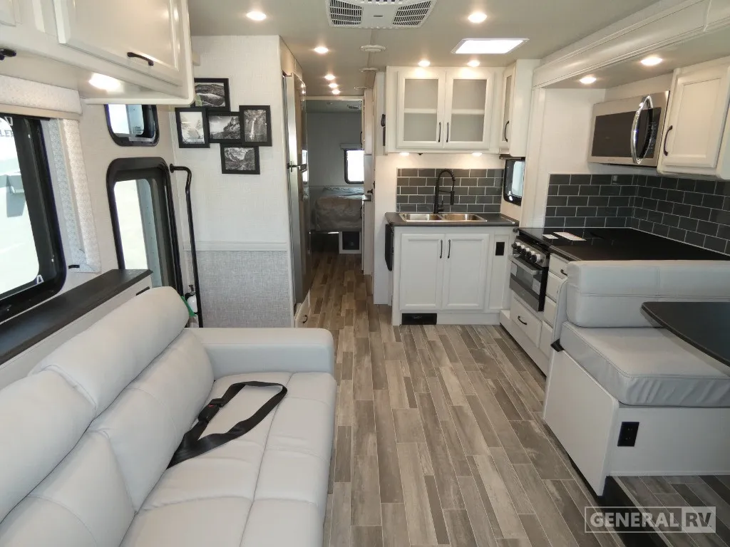 2025 Holiday Rambler Admiral 33B6 - Photo 4