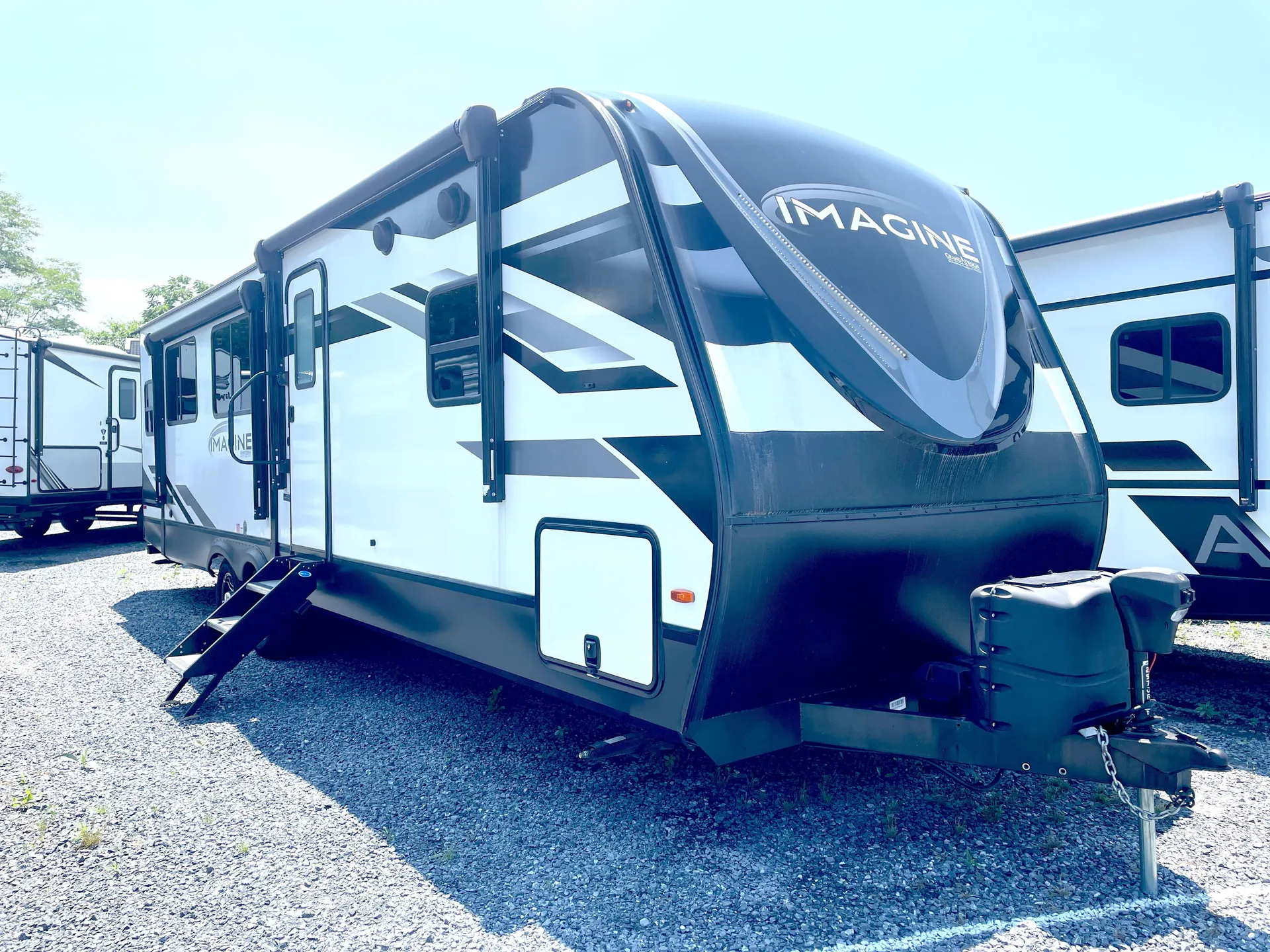 2023 Grand Design Imagine 2970RL - Photo 2