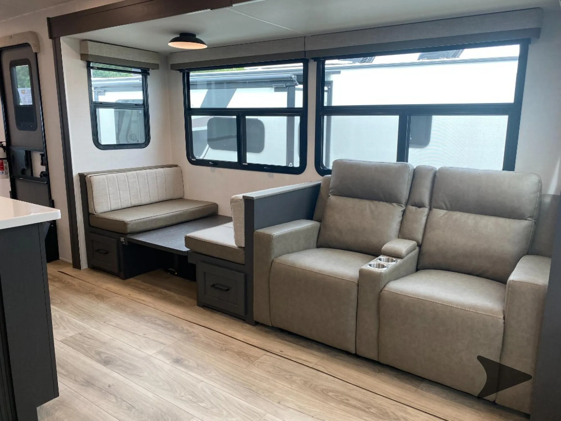 2027 Forest River Rockwood Ultra Lite 2916RL - Photo 3