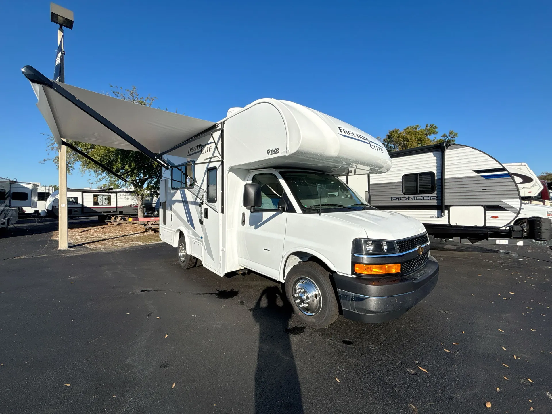 2026 Thor Motor Coach Freedom Elite 19HX - Photo 2