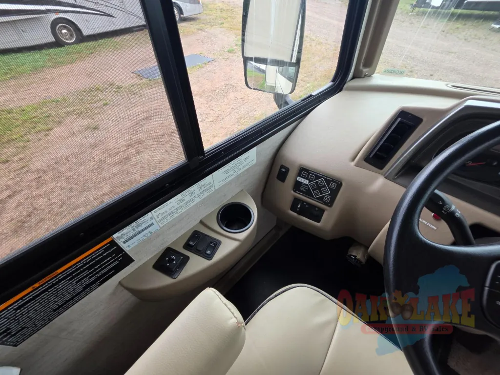 2018 Winnebago Sunstar 27P, Photos photo 6