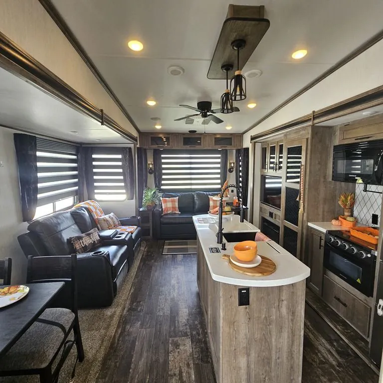 2021 Forest River Sabre 36BHQ — Photo 5