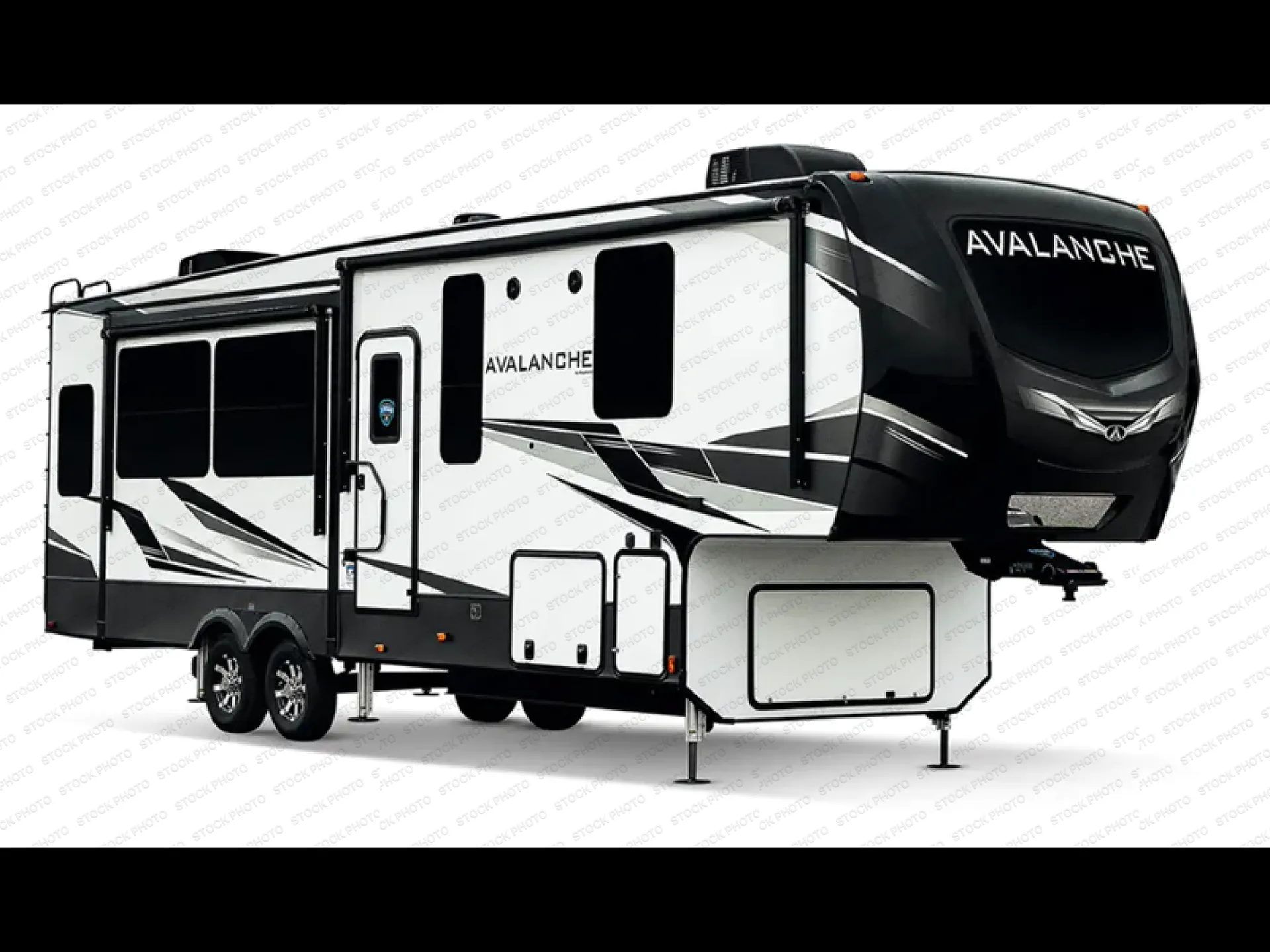 2022 Keystone Avalanche 322RL - Photo 2