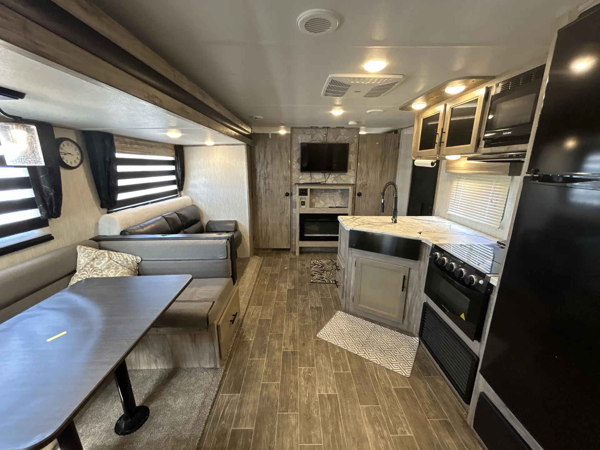 2021 Forest River Cherokee Alpha Wolf 26DBH-L — living area main