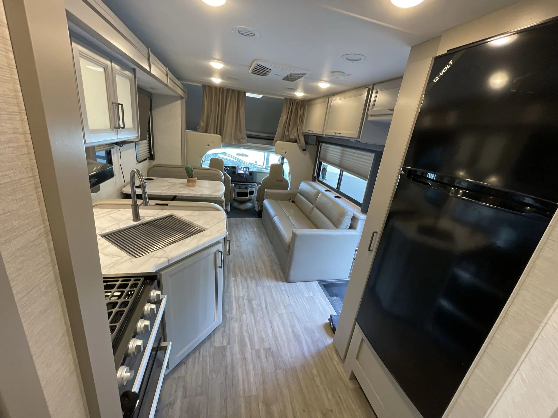 2025 Thor Motor Coach Coleman 31CM — living area main