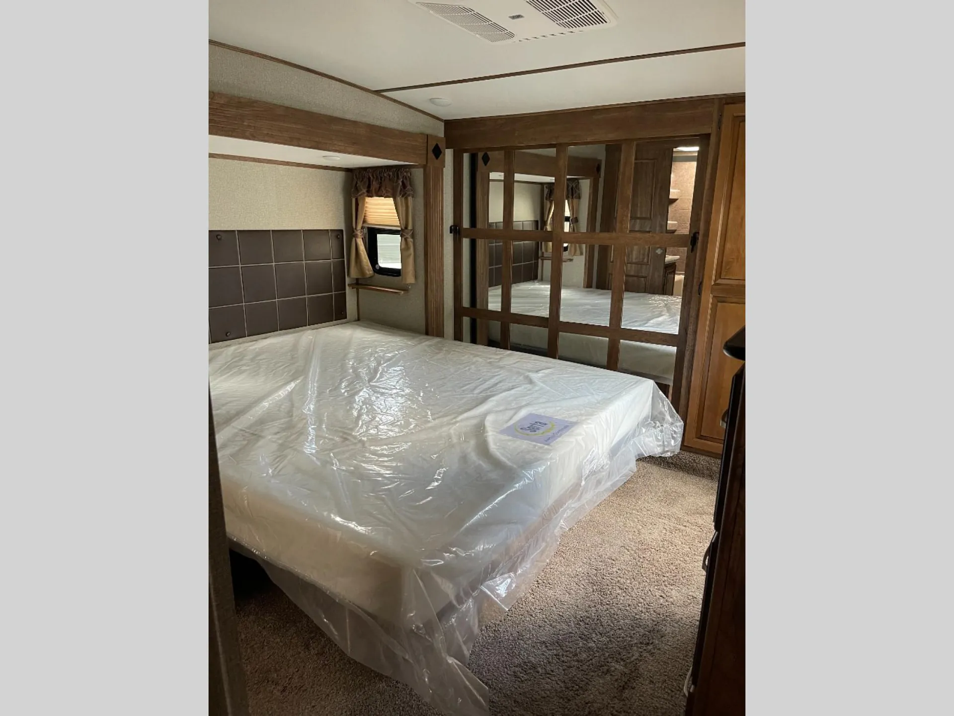 2018 Keystone Laredo 358BP - Photo 3