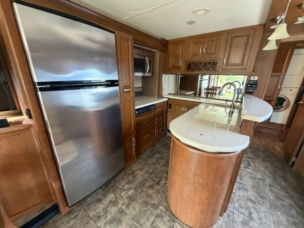 2014 Thor Motor Coach Challenger 37GT - Photo 4
