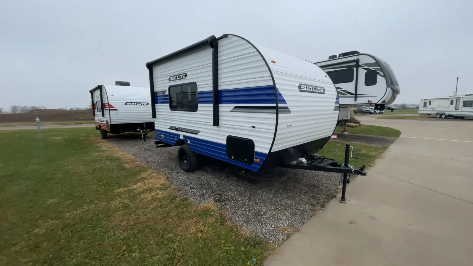 2027 Sunset Park RV SunRay 139T - Photo 4