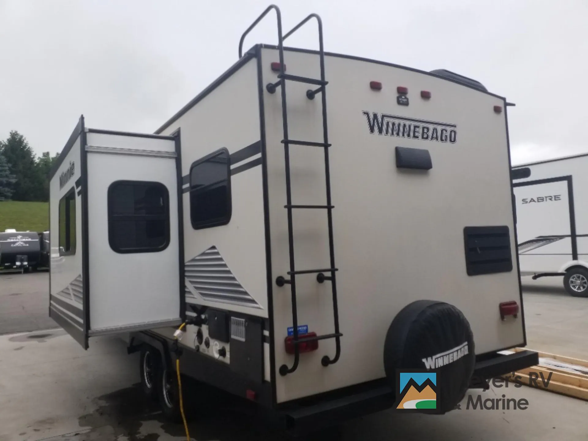 2019 Winnebago Minnie 2401RG - Photo 4