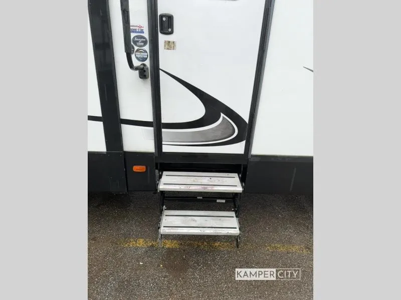 2017 Grand Design Imagine 3150BH - Photo 3