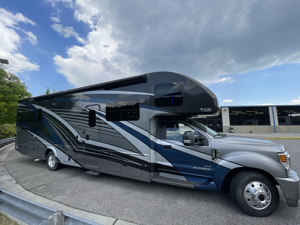 2022 Thor Motor Coach Magnitude RS36, Photos photo 5