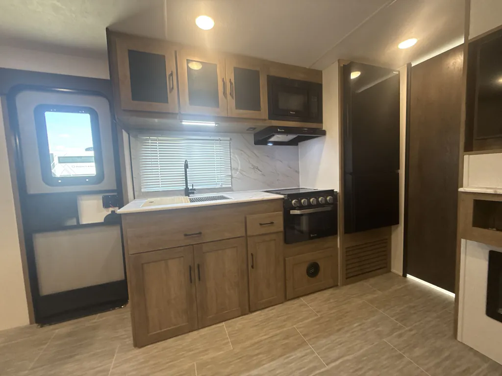 2025 Coachmen Freedom Express Ultra Lite 258BHS, Photos photo 11