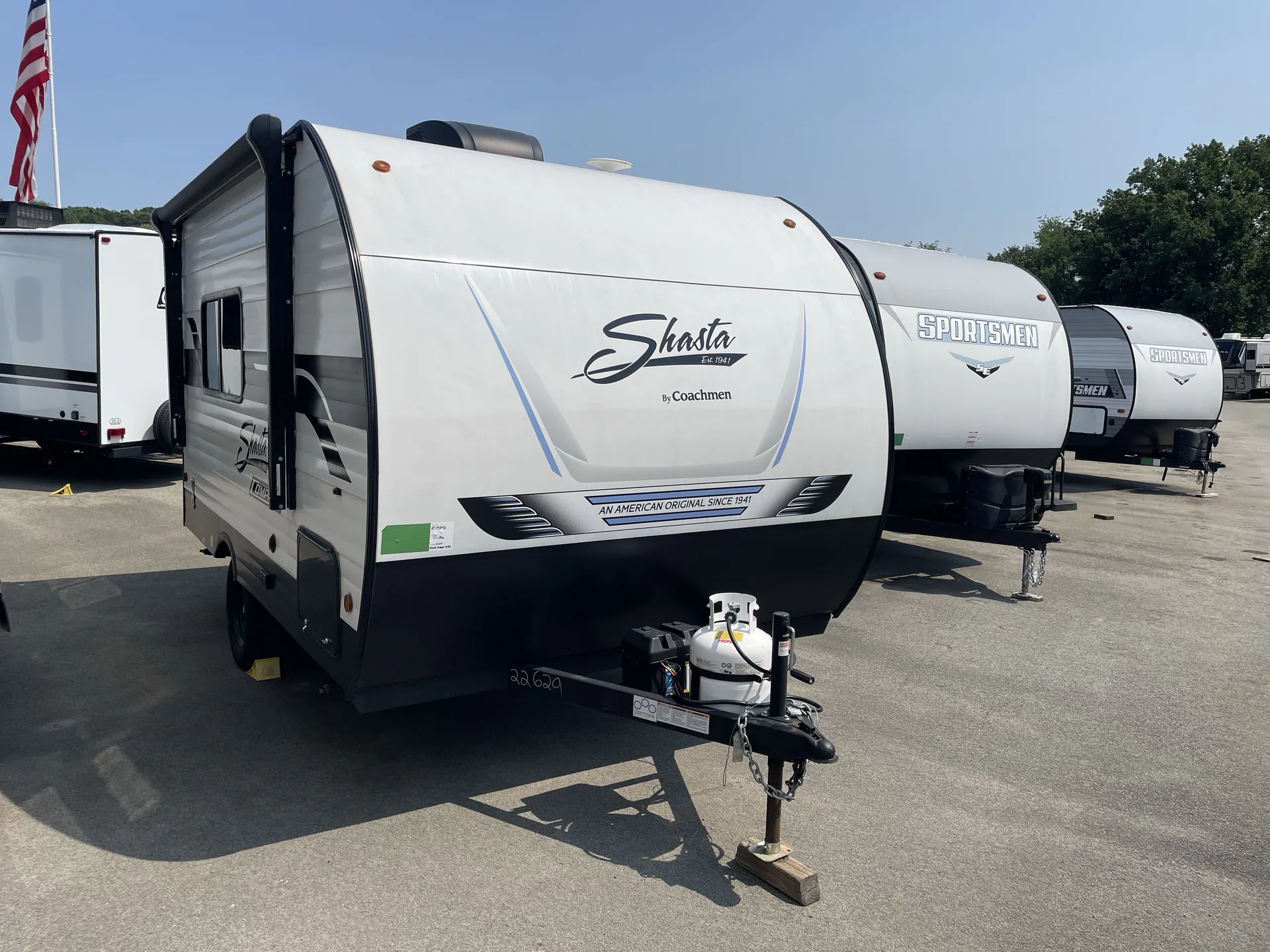2025 Shasta Compact 16RE - Photo 2