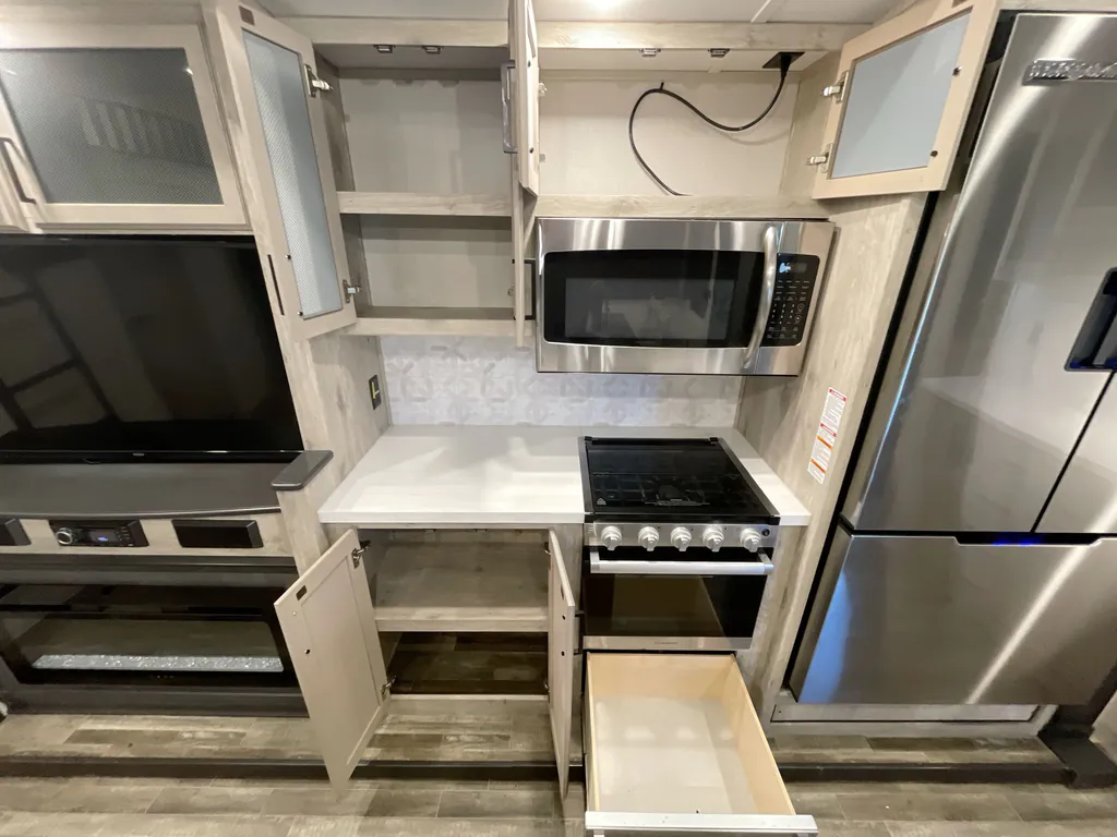 2023 Keystone Avalanche 390DS, Photos photo 8