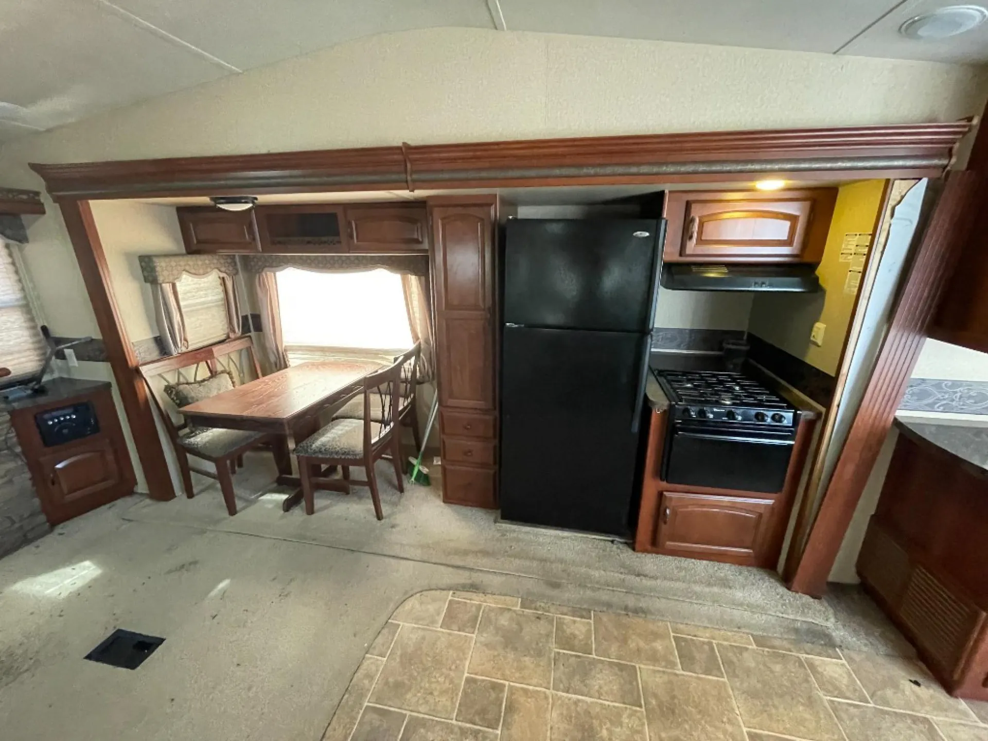 2011 Forest River Salem Villa 372REDS dealer photo 10 from Hilltop Camper and RV