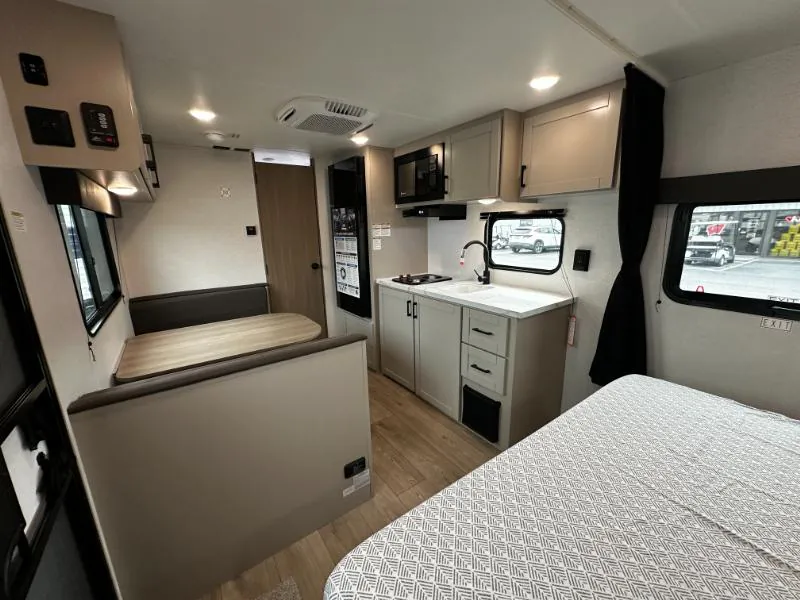 2027 Jayco Jay Flight 175FQ, Photos photo 3