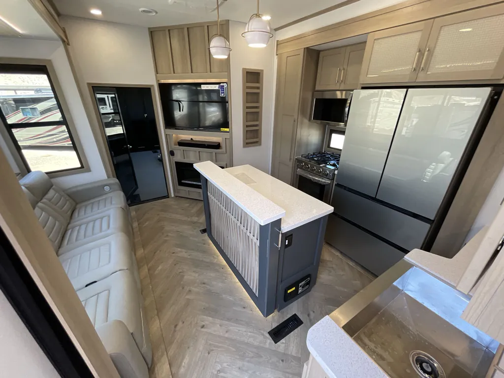 2025 Keystone Raptor 415, Photos photo 2