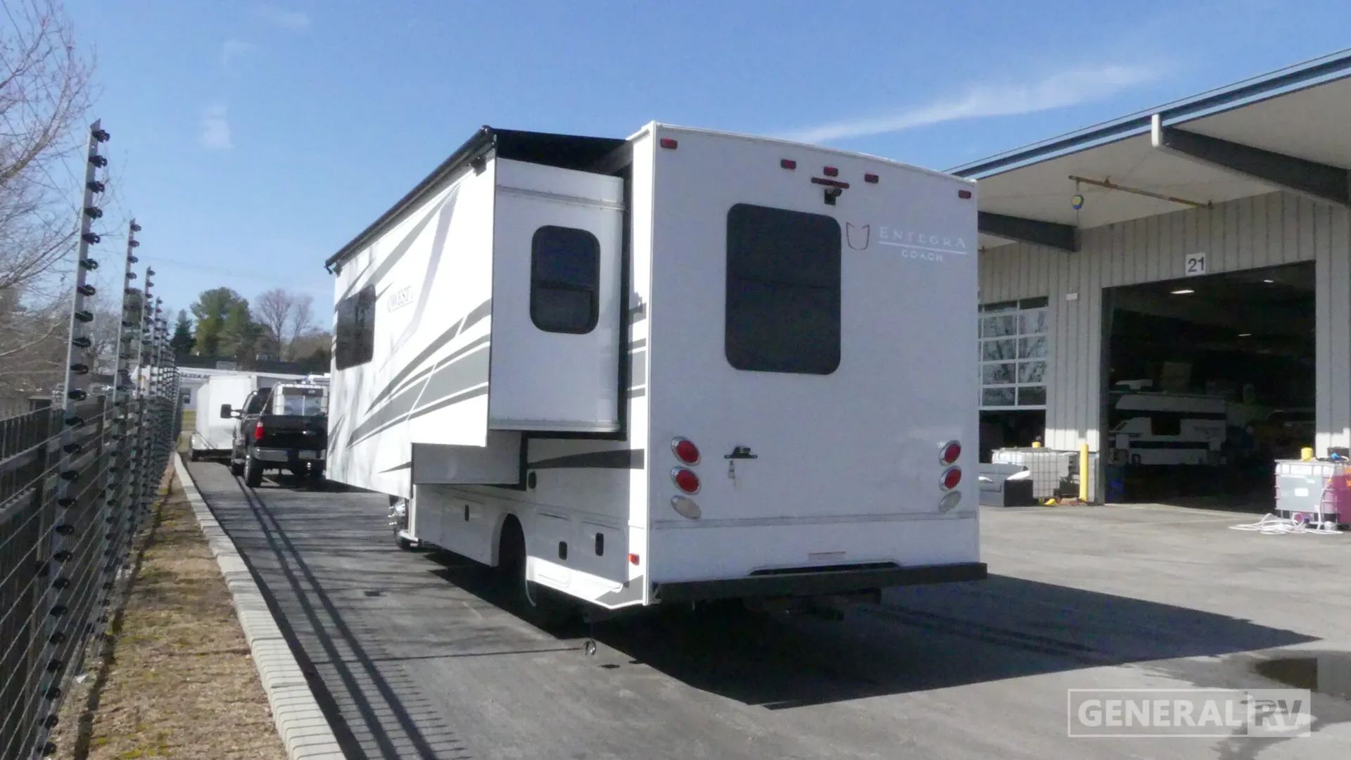 2026 Entegra Coach Qwest SE 24L - Photo 4