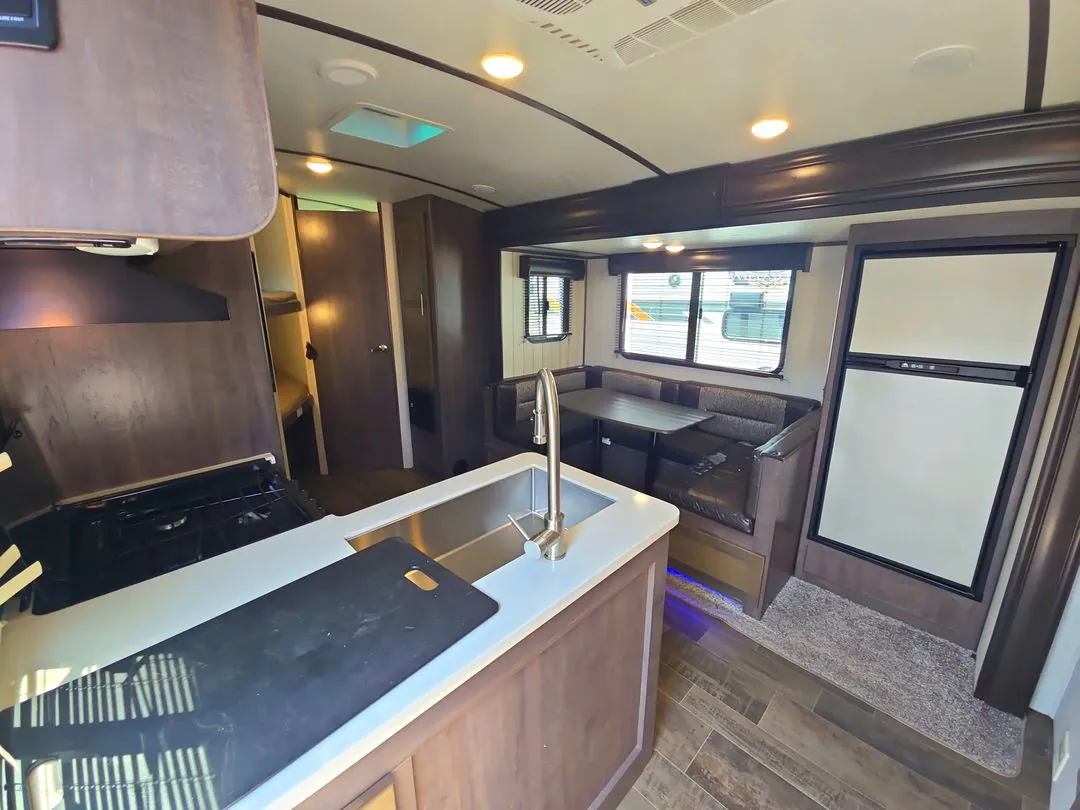 2019 CrossRoads Sunset Trail Super Lite 242BH - Photo 3