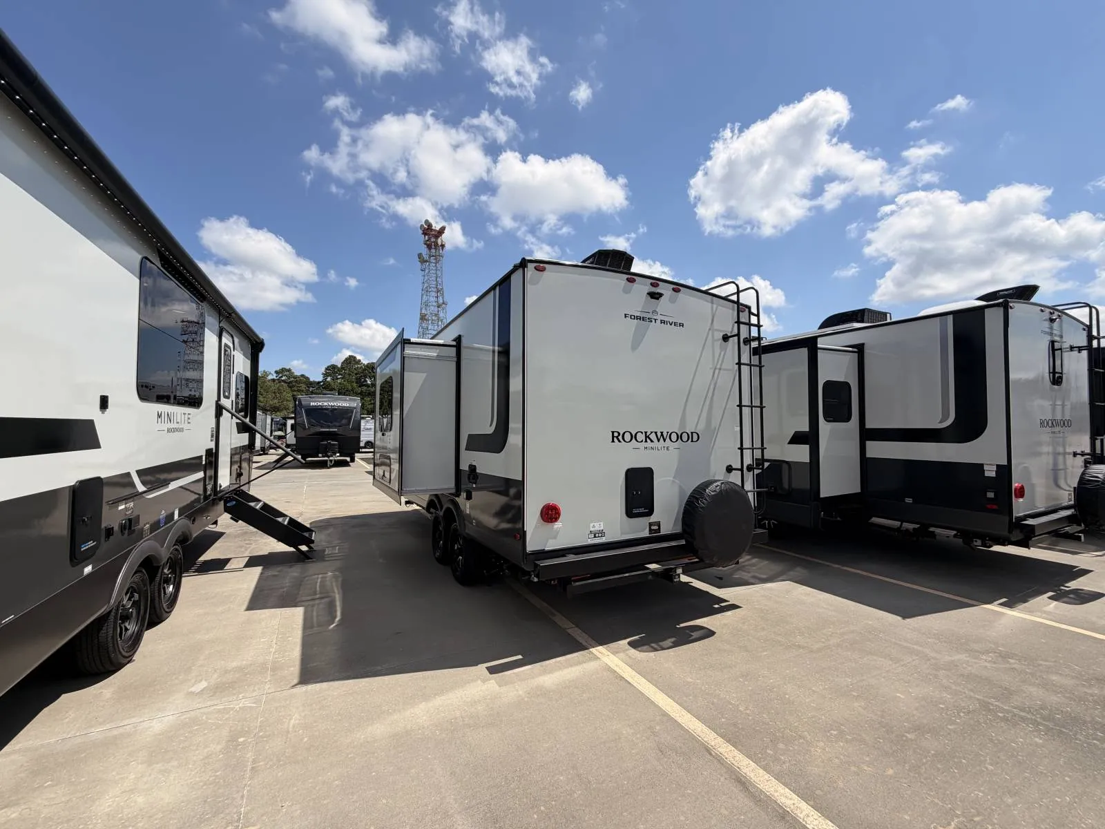 2027 Forest River Rockwood Mini Lite 2109S - Photo 3