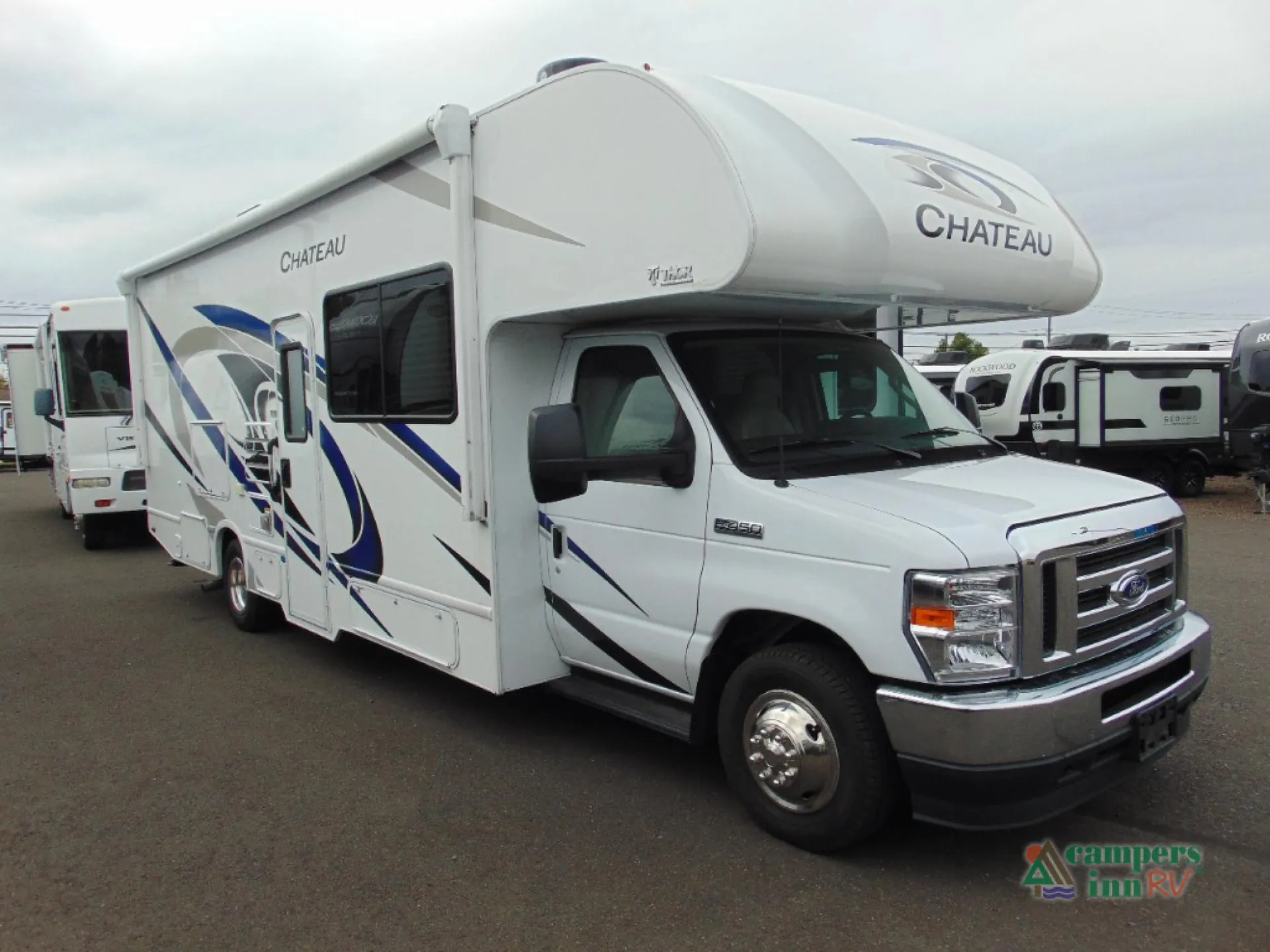 2023 Thor Motor Coach Chateau 27R - Photo 2