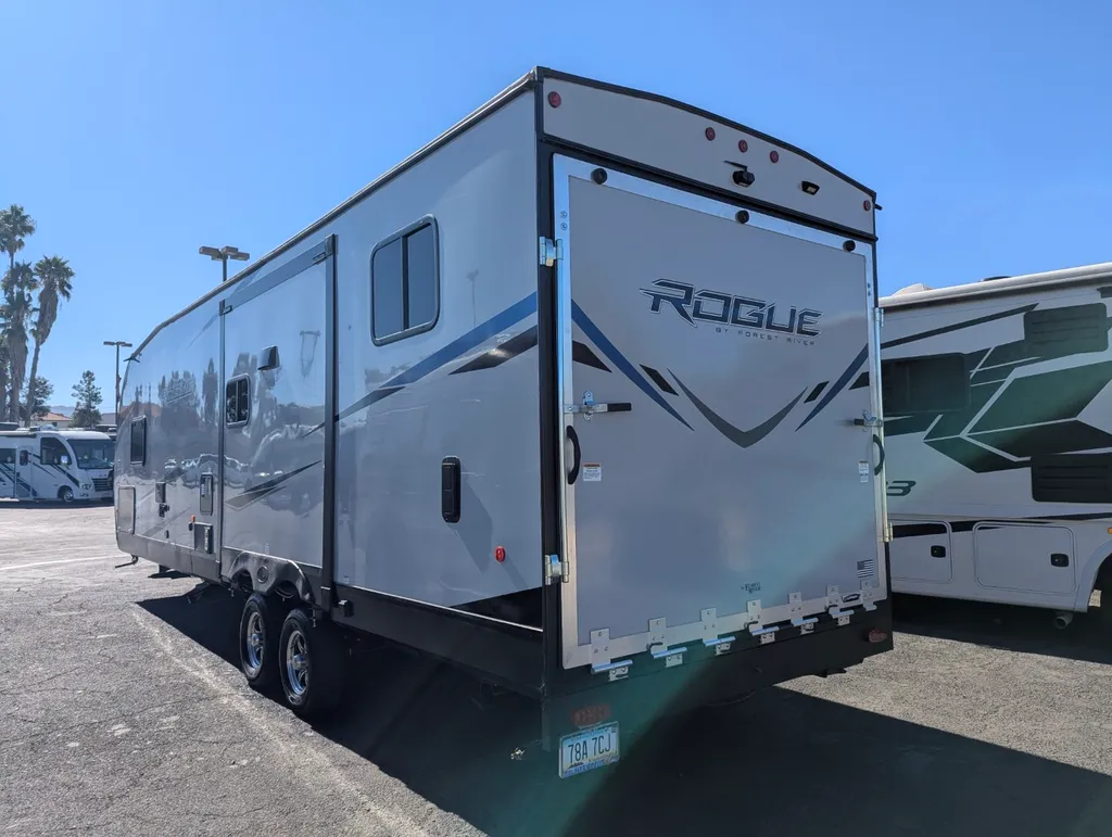2022 Forest River Vengeance Rogue 26V, Photos photo 5