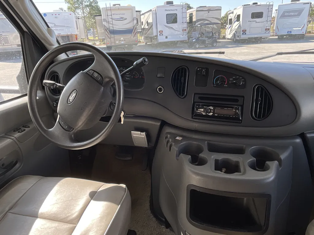 2005 Forest River Sunseeker 2900, Photos photo 21