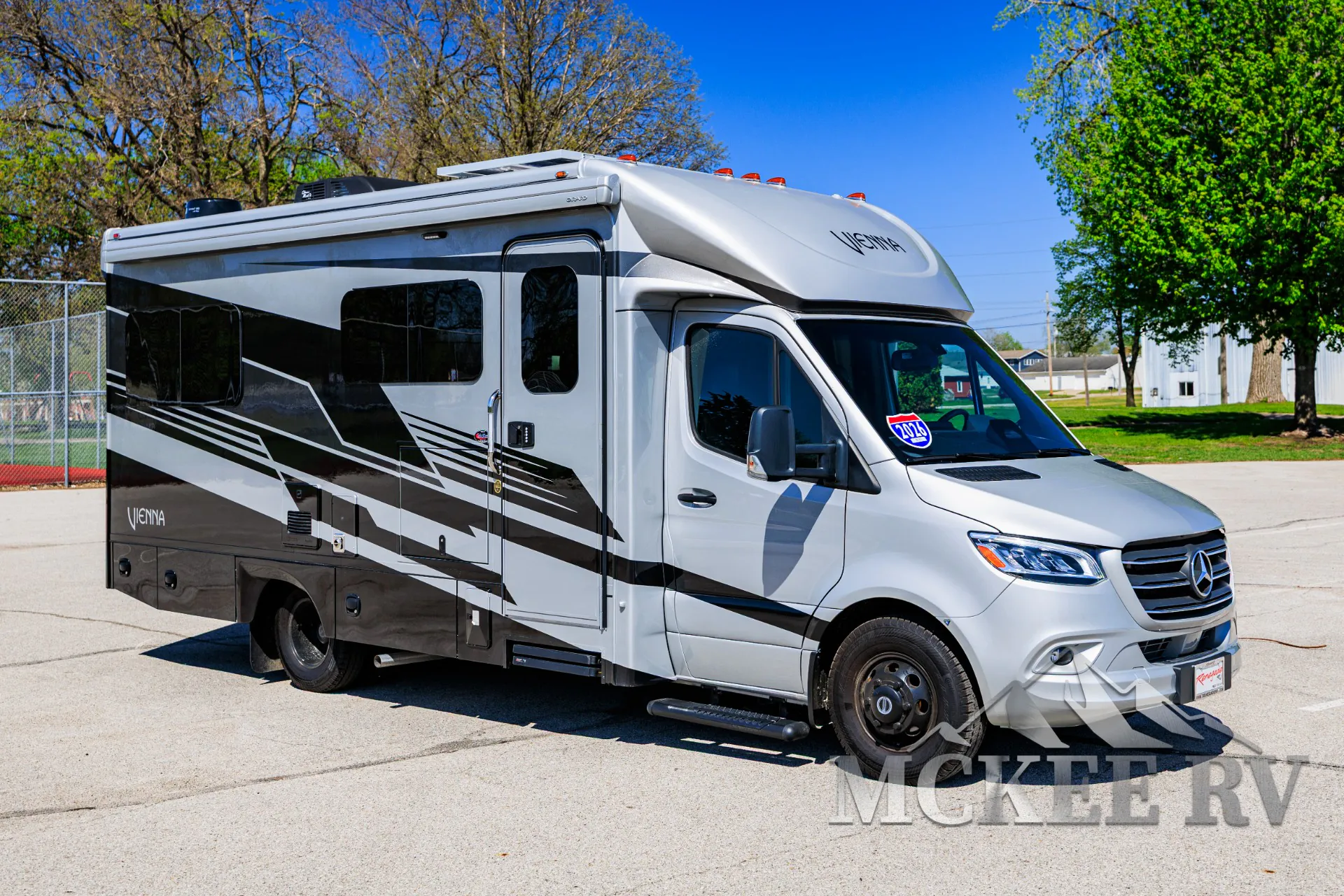 2026 Renegade RV Vienna 25DLN - Photo 2