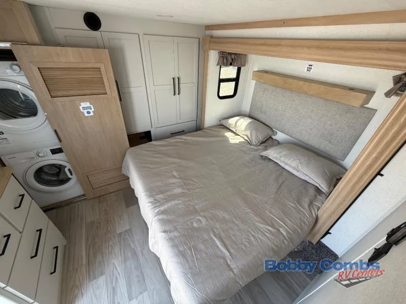 2026 Forest River Sierra Destination Trailers 422FKL, Photos photo 27