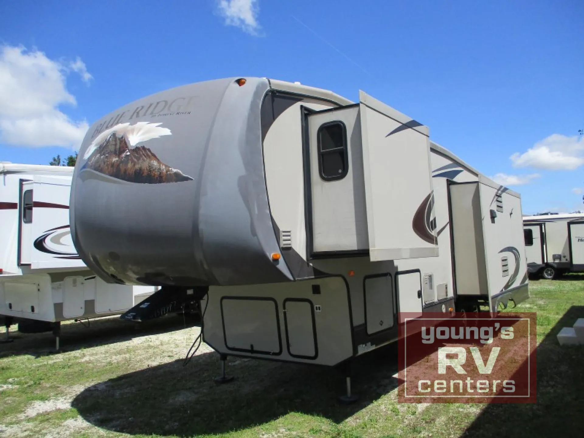 2013 Forest River Blue Ridge 3025RL - Photo 2