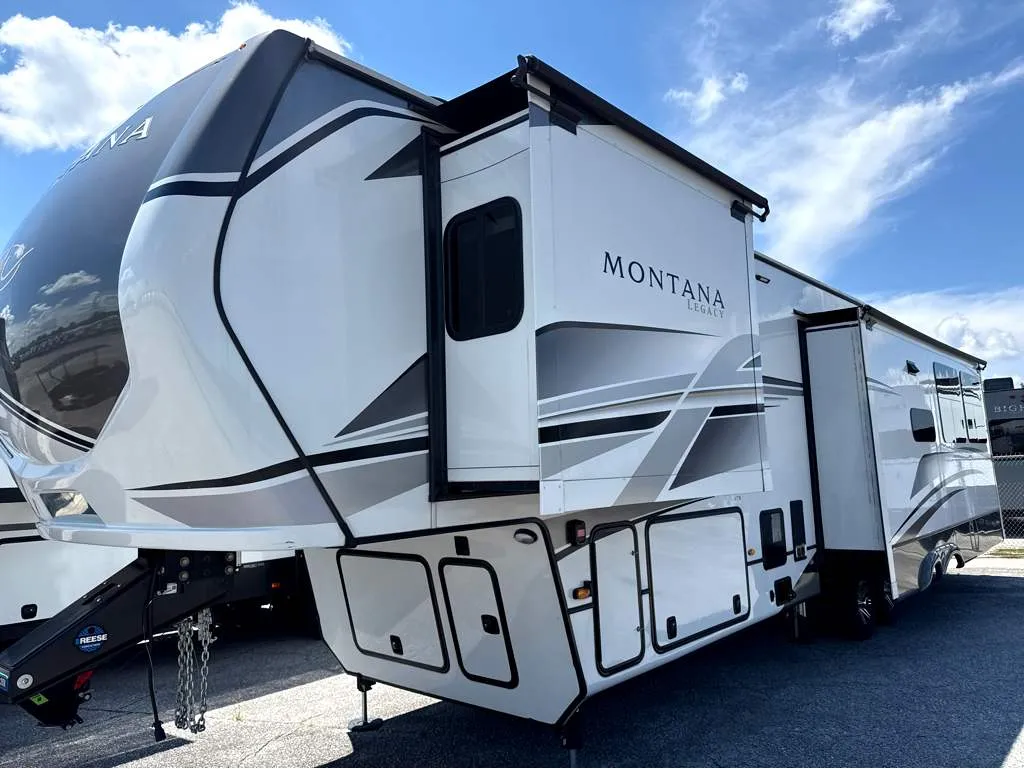 2024 Keystone Montana 3531RE - Photo 3