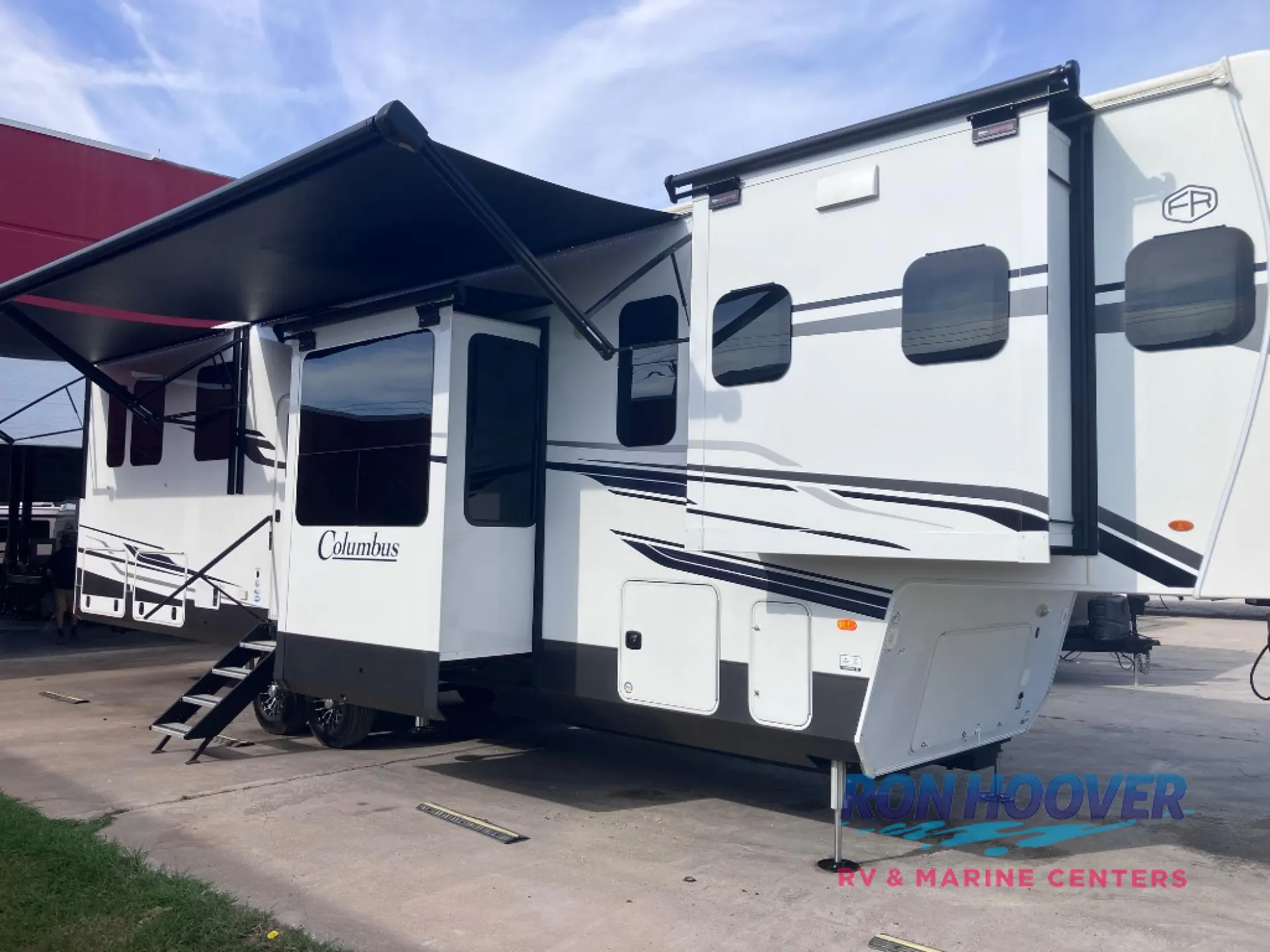 2025 Palomino Columbus 388FKH - Photo 3
