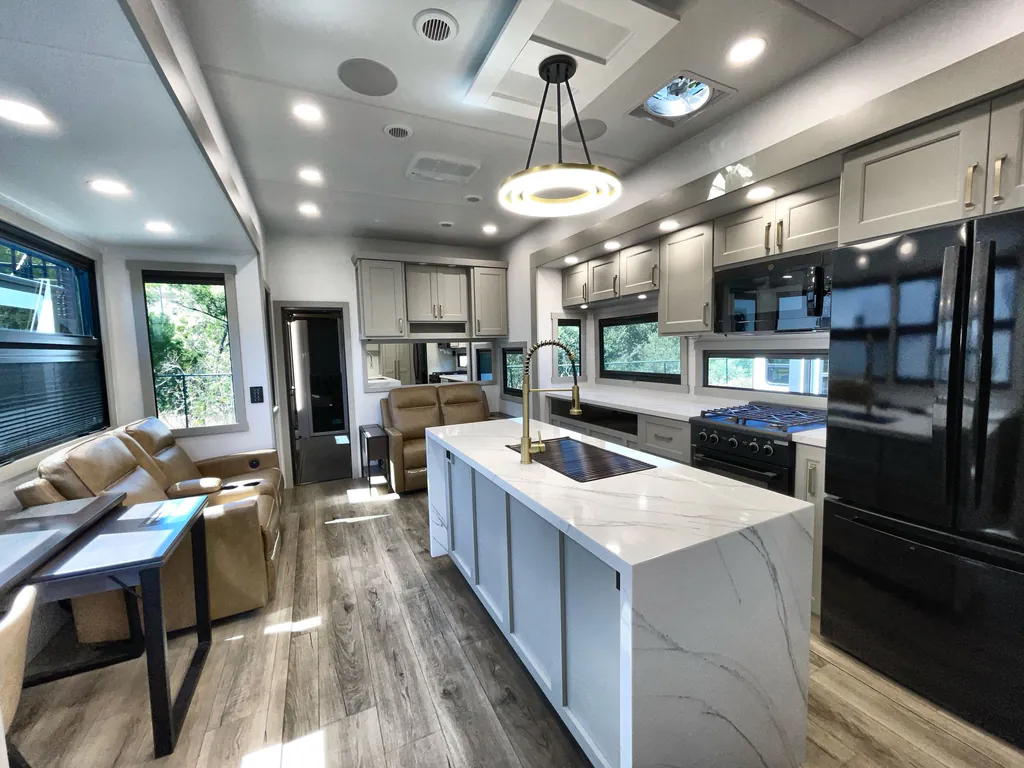 2026 Brinkley Model G 4100, Photos photo 13