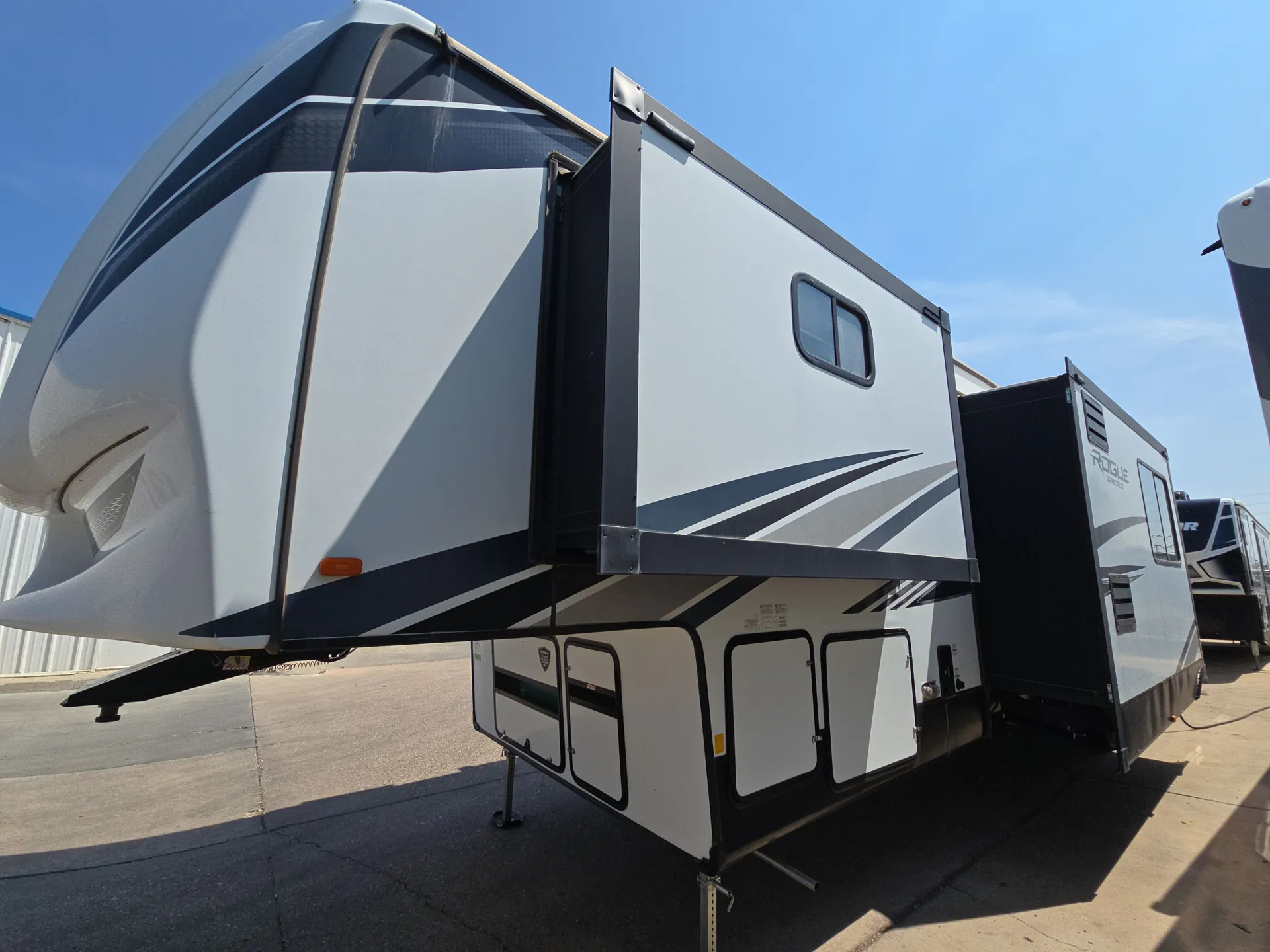 2021 Forest River Vengeance Rogue Armored 4007 — off campside