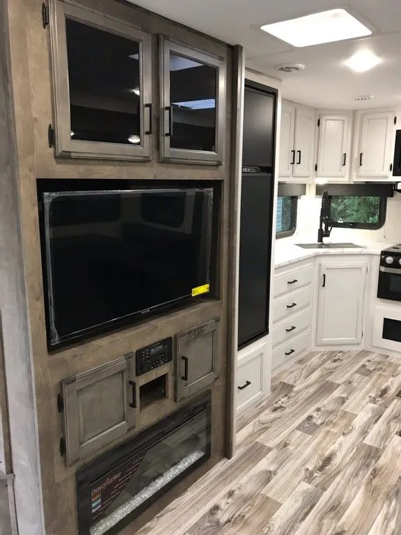 2024 Venture RV SportTrek 29' W/SLIDE! ONLY 6790LBS! - Photo 4