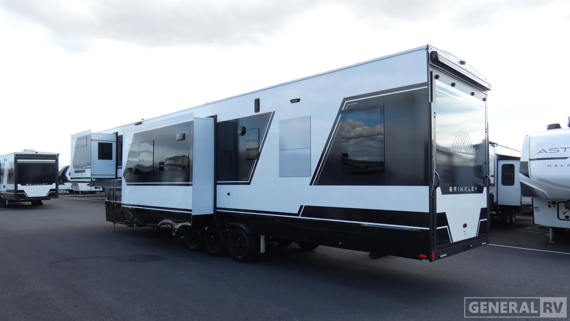 2026 Brinkley Model G 3950 - Photo 4