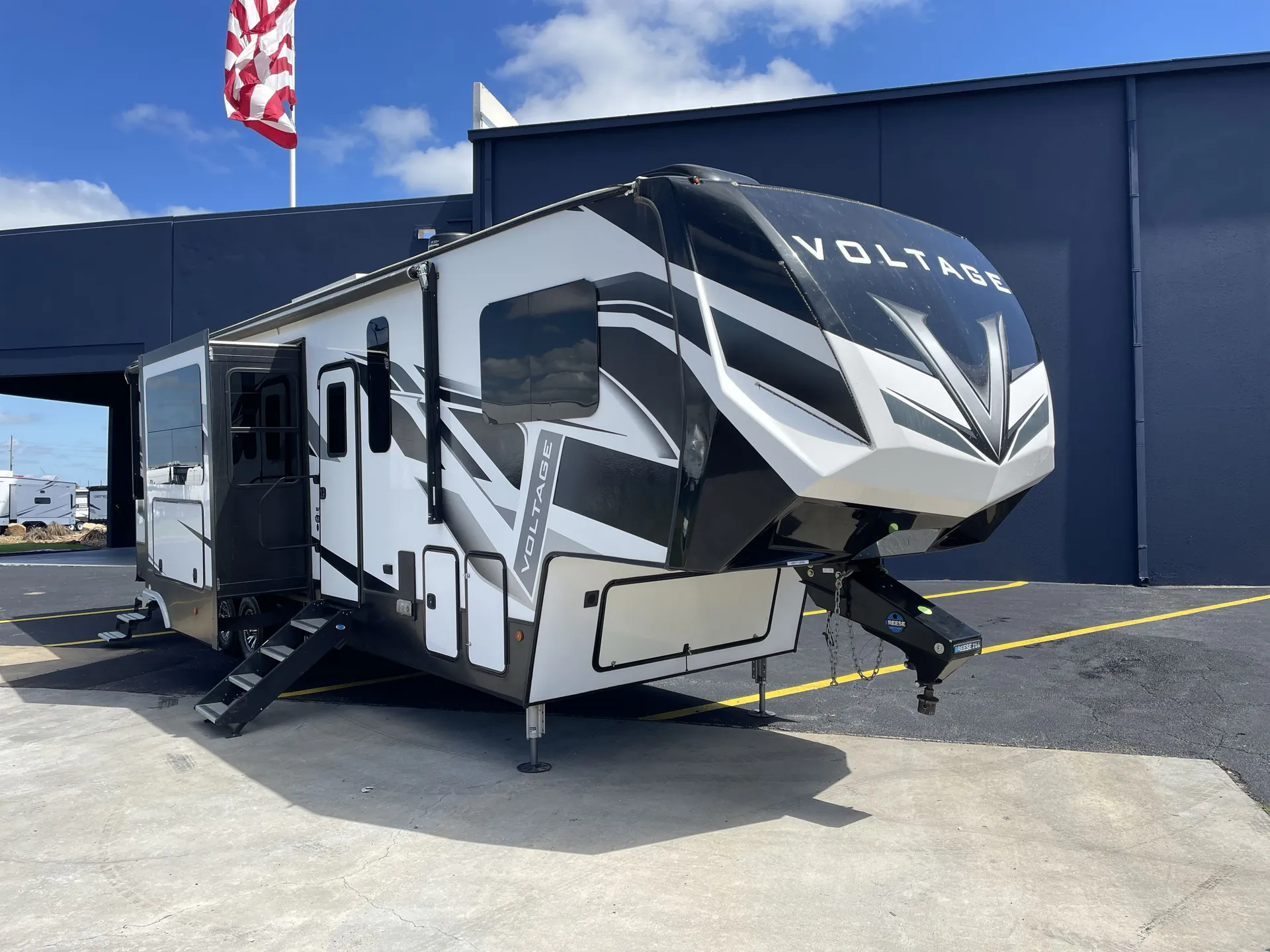 2021 Dutchmen Voltage 3635 dealer photo 1 from Camping World